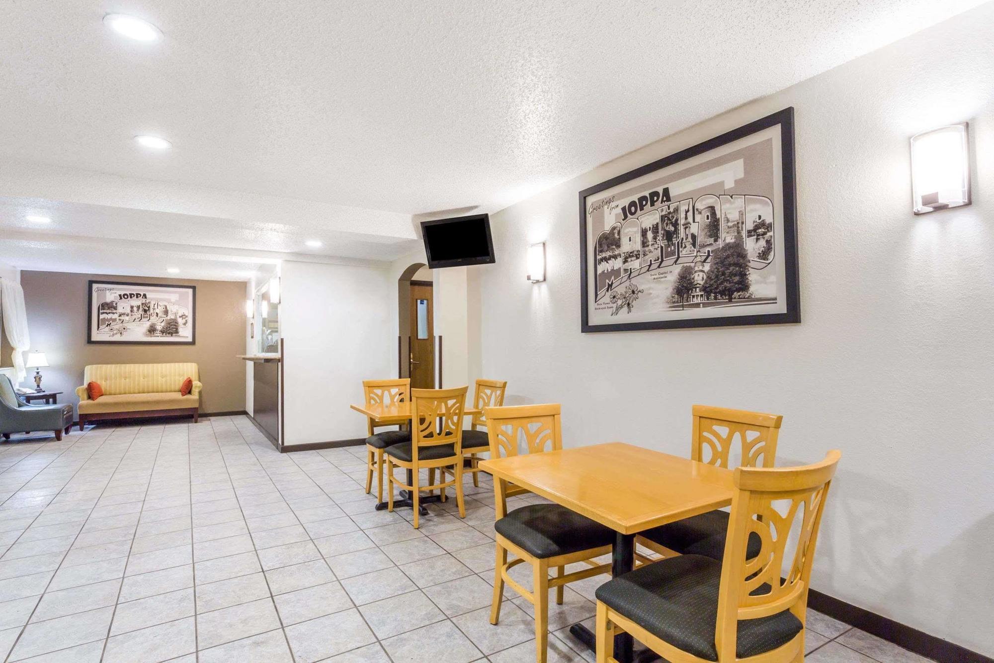 Super 8 By Wyndham Joppa Hotel Екстериор снимка